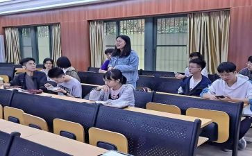 副班主任学期工作总结模板8篇