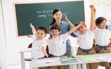 教师月总结工作报告8篇